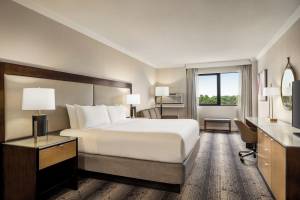 Crowne Plaza Edison by IHG