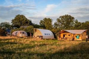 Groepsaccommodatie (6x luxe glampingtent) I 32 pers.