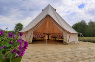 Off-Grid-Camping in Drenthe mit luxuriösen Gemeinschaftssanitära