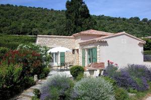 Vakantiehuis in Crestet met zwembad, in Provence-Côte d'Azur.