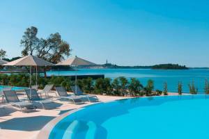 Maistra Select Amarin Resort