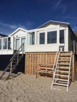 Slaapstrandhuisje bij Dishoek direct aan zee met panoramisch uit