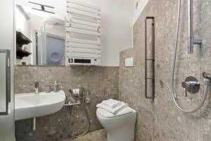 Sole Priscilla House- Terrace & parking