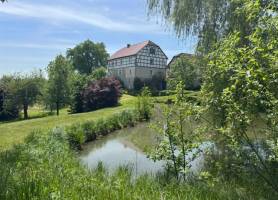 Idyllischer Landschaftspark am Hofgut Winzerla Thüringen