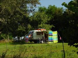 Campingplatz, begrüßt Landwirt