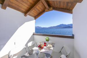 Blu Lake apartment on Ghiffa Beach