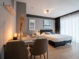 Blue Sand I with lateral sea view