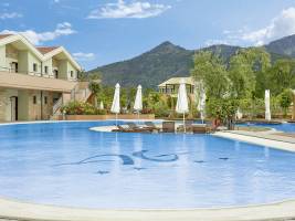 Alexandra Golden Boutique