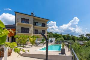 Pool And Garden Apartment Happy Sound