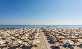 Pini Beach Village