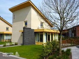 Vakantiehuis Koudum dichtbij binnen- en buitenzwembad