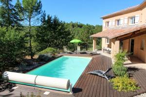 Vakantiehuis in Saint-Genest-de-Beauzon met zwembad, in Provence