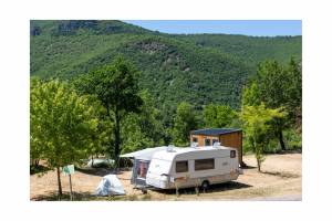 RCN Val de Cantobre | Kampeerplaats met privé sanitair comfort