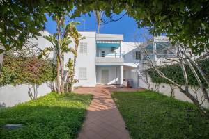 Ginestra apartment with pool in residence