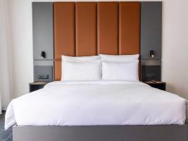 The Londoner St. Julian s