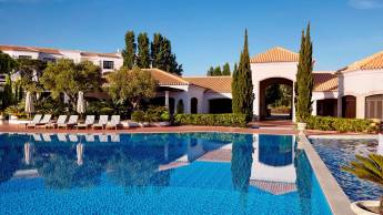 Pine Cliffs Residence