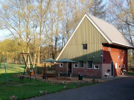 Mooi 12 persoons vakantiehuis midden in het bos in Drenthe met h