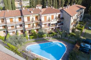 Borgo Degli Ulivi shared pool- 200m lake