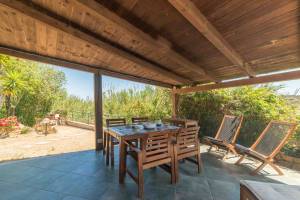 Trilo Debora 2Km From The Beach