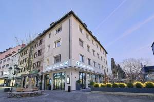 Riverview Apartments by dasPaul