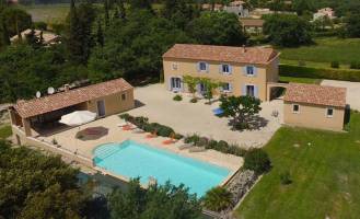 Vakantiehuis in Lacoste met zwembad, in Provence-Côte d'Azur.