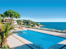 Hotel Roger de Flor by Seleqtta