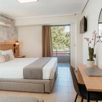 Aqua Beach Front Hotel