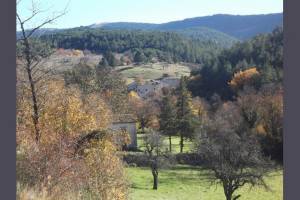 Camping in einem charmanten kleinen Dorf in der Provence
