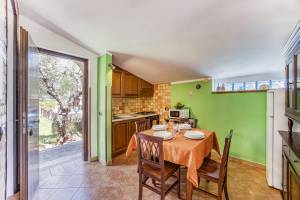 Vineyard Dépendance With Shared Pool