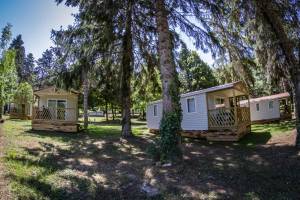 Kleiner Campingplatz am Fluss