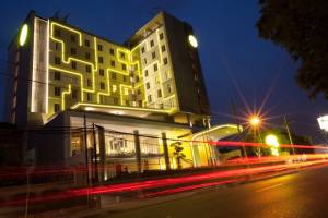 YELLO Hotel Jemursari Surabaya