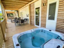 Cottage Hottub 4