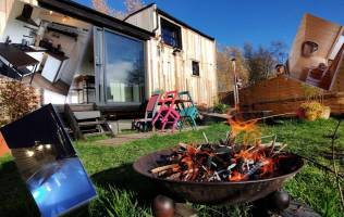 Tiny House mit Sauna und Whirlpool in Wallonien, atypischer Camp