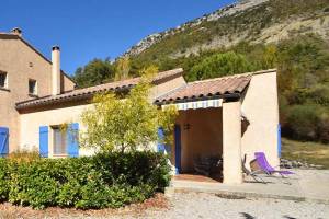 Vakantiehuis in La Roche-sur-le-Buis met zwembad, in Provence-Cô