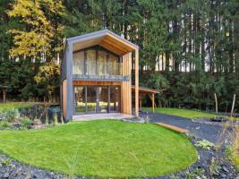 Luxe Timber Lodge & Relaxing Bath