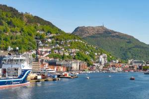 2024 Hurtigruten Expeditie Faeroer eilanden, IJsland & Spitsberg