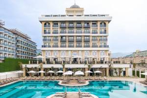 Serenity Queen Hotel