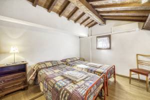 Laurel apt with shared pool