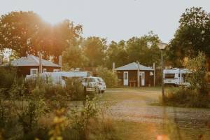 Kampeerplaats met privé sanitair de luxe