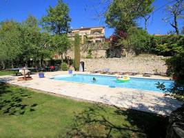 Vakantiehuis in Robion met zwembad, in Provence-Côte d'Azur.