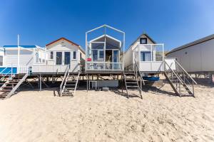 Slaapstrandhuisje óp het strand van Dishoek met zeezicht en terr