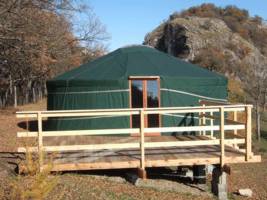Camping-Jurte auf einer Bergranch