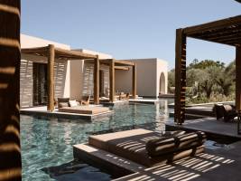 Pierros Verde Private Suites