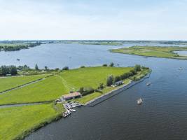 Vrijstaand vakantiehuis aan de Kagerplassen met drie gelijkvloer