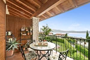 Grotten Loft with lake view & pool