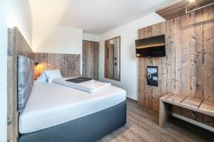 Binders Budget City Mountain Hotel