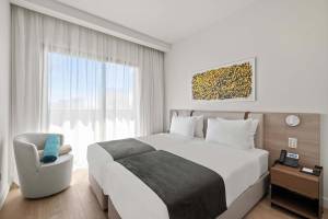 Mercure Larnaca Finikoudes