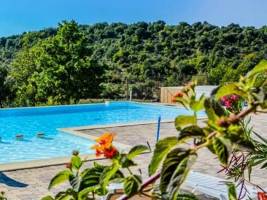 Domaine de Chadeyron - Camping et gîtes