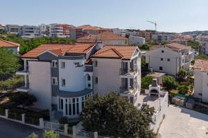 Apartment Rafaela 220m from the beach