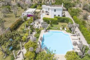 Villa Lisa with huge Pool and Garden